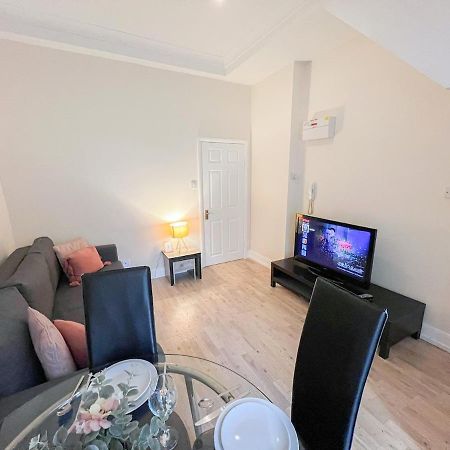 1-Bedroom Flat With Small Garden & Paid Parking In Finsbury Park, Highbury London Exterior photo