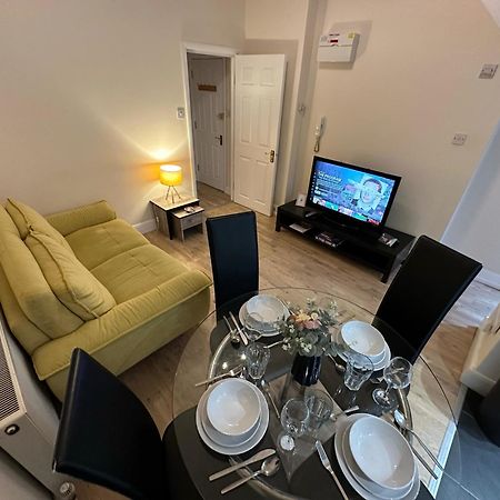 1-Bedroom Flat With Small Garden & Paid Parking In Finsbury Park, Highbury London Exterior photo