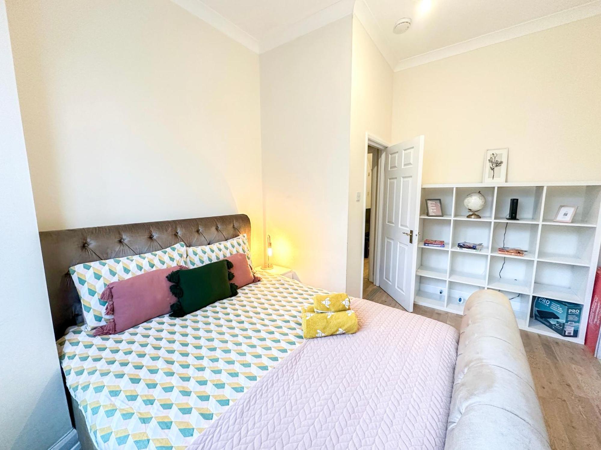 1-Bedroom Flat With Small Garden & Paid Parking In Finsbury Park, Highbury London Exterior photo