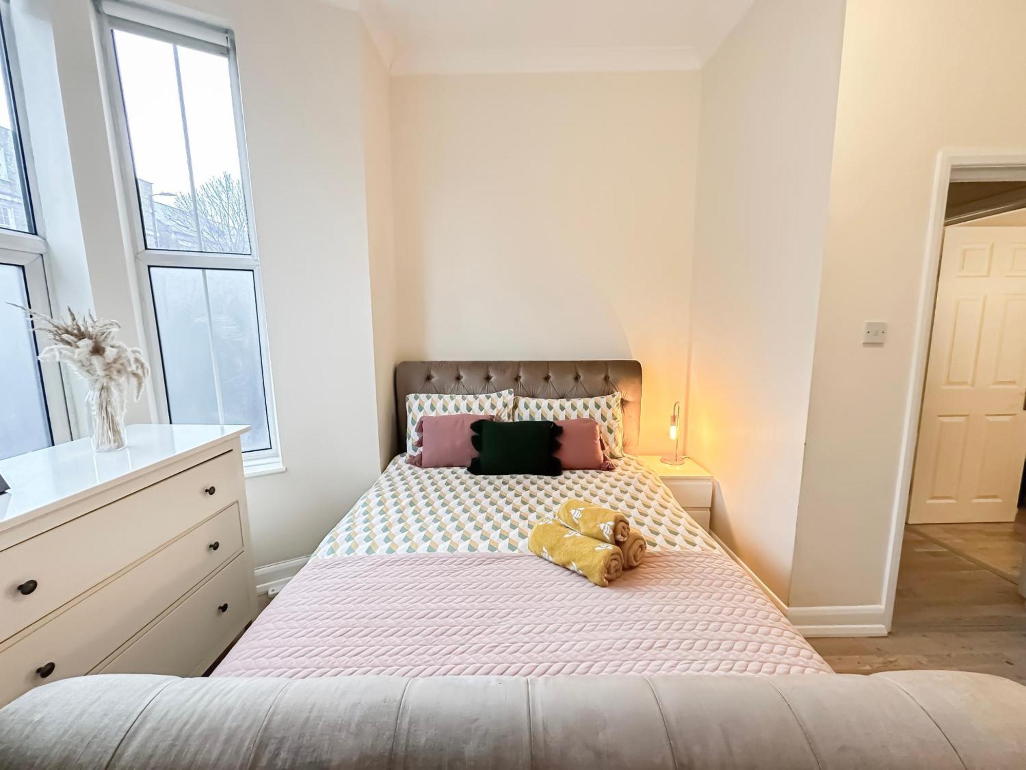 1-Bedroom Flat With Small Garden & Paid Parking In Finsbury Park, Highbury London Exterior photo