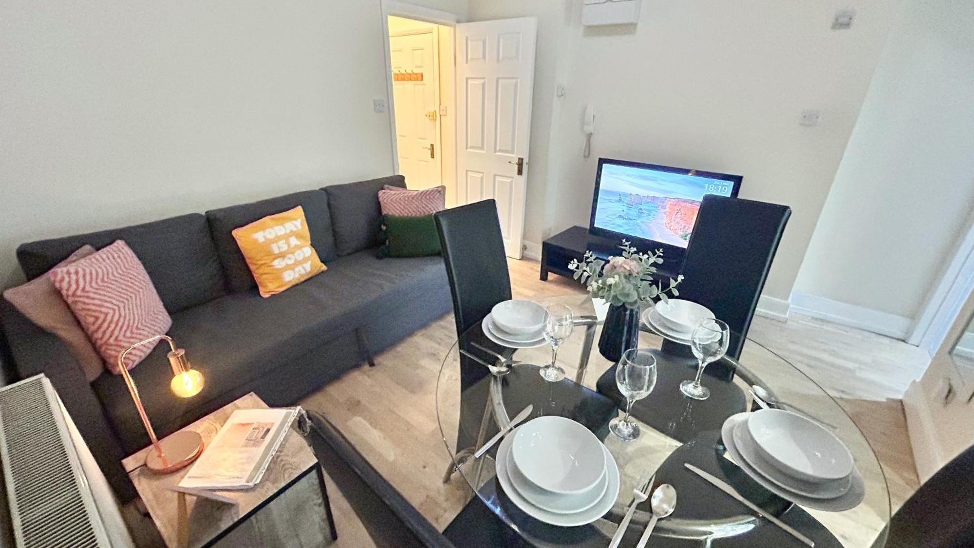 1-Bedroom Flat With Small Garden & Paid Parking In Finsbury Park, Highbury London Exterior photo