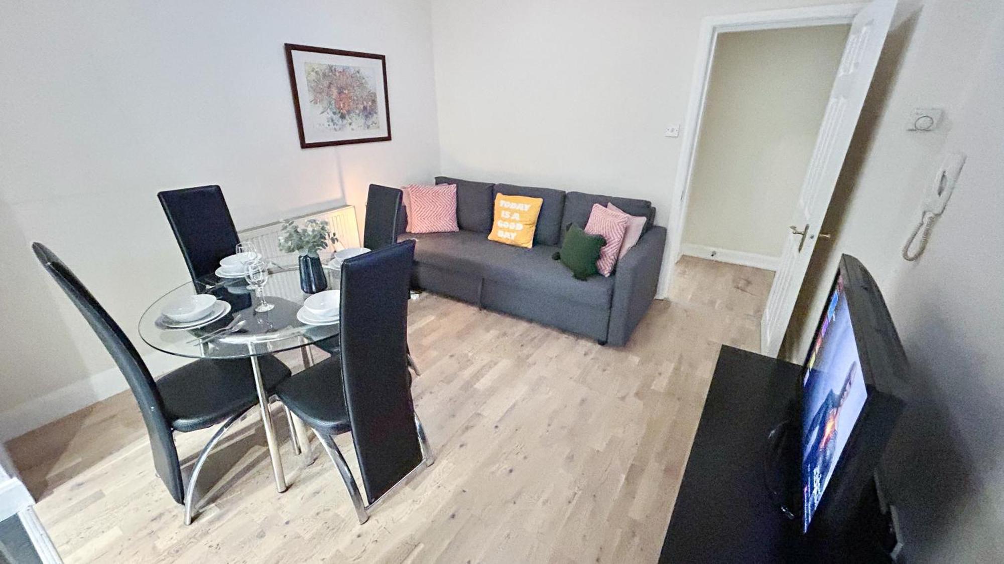 1-Bedroom Flat With Small Garden & Paid Parking In Finsbury Park, Highbury London Exterior photo