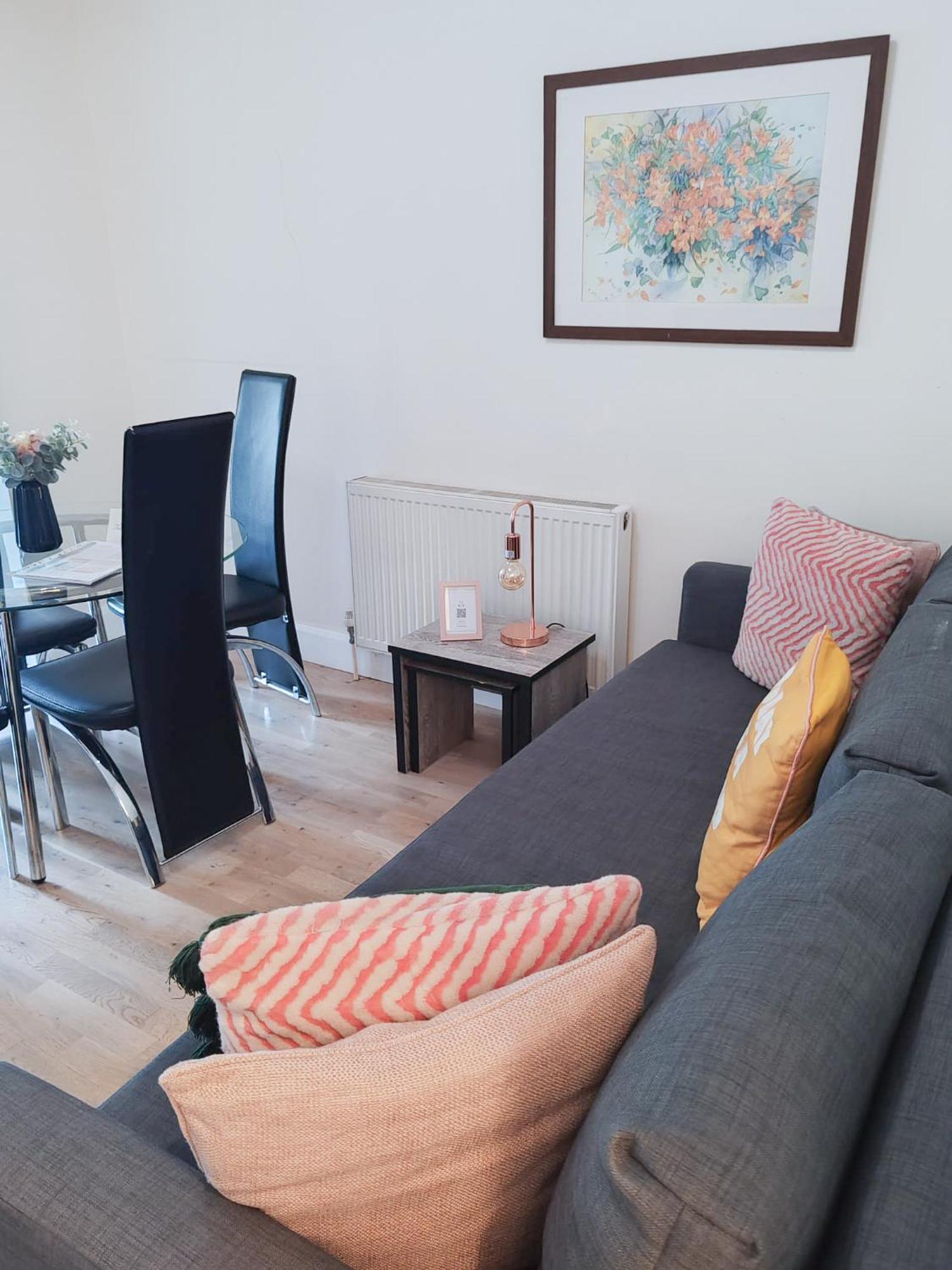 1-Bedroom Flat With Small Garden & Paid Parking In Finsbury Park, Highbury London Exterior photo