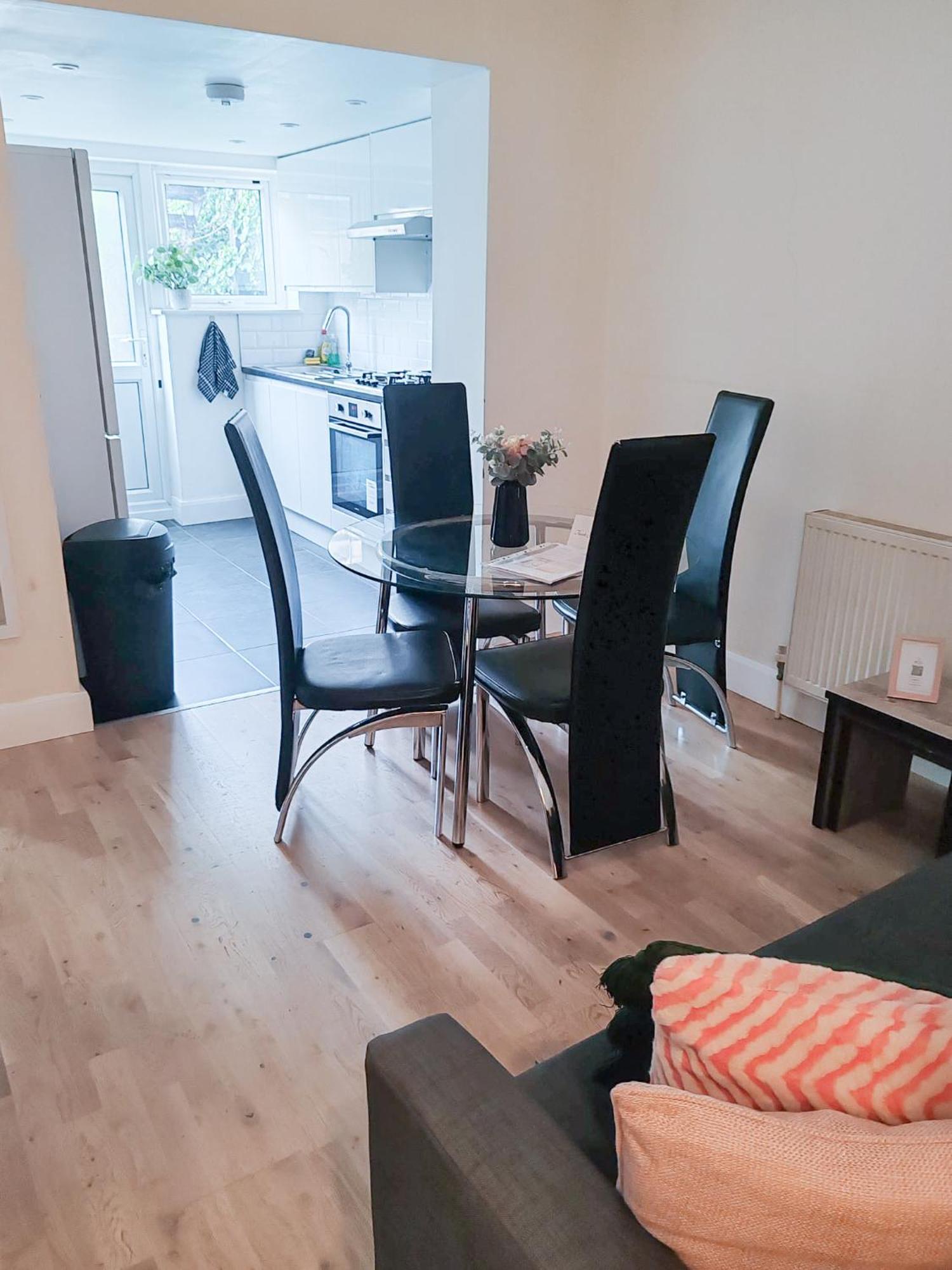 1-Bedroom Flat With Small Garden & Paid Parking In Finsbury Park, Highbury London Exterior photo