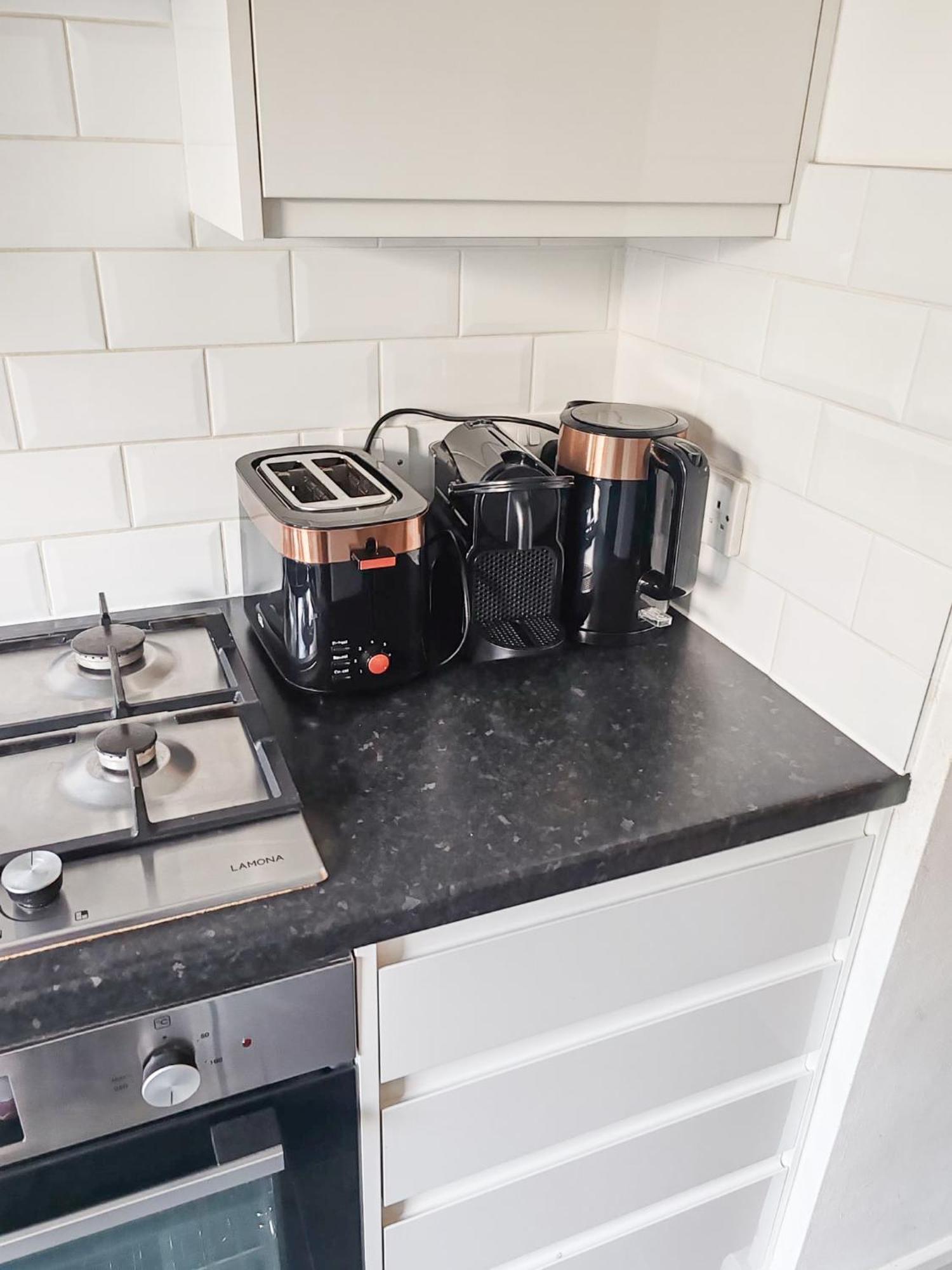 1-Bedroom Flat With Small Garden & Paid Parking In Finsbury Park, Highbury London Exterior photo