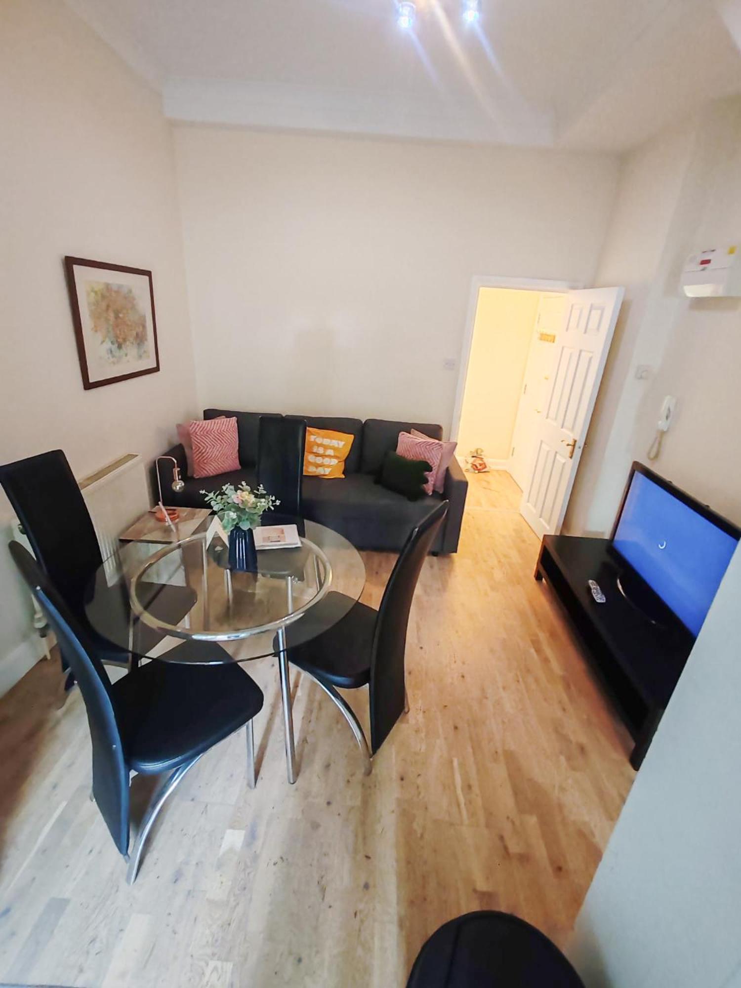 1-Bedroom Flat With Small Garden & Paid Parking In Finsbury Park, Highbury London Exterior photo