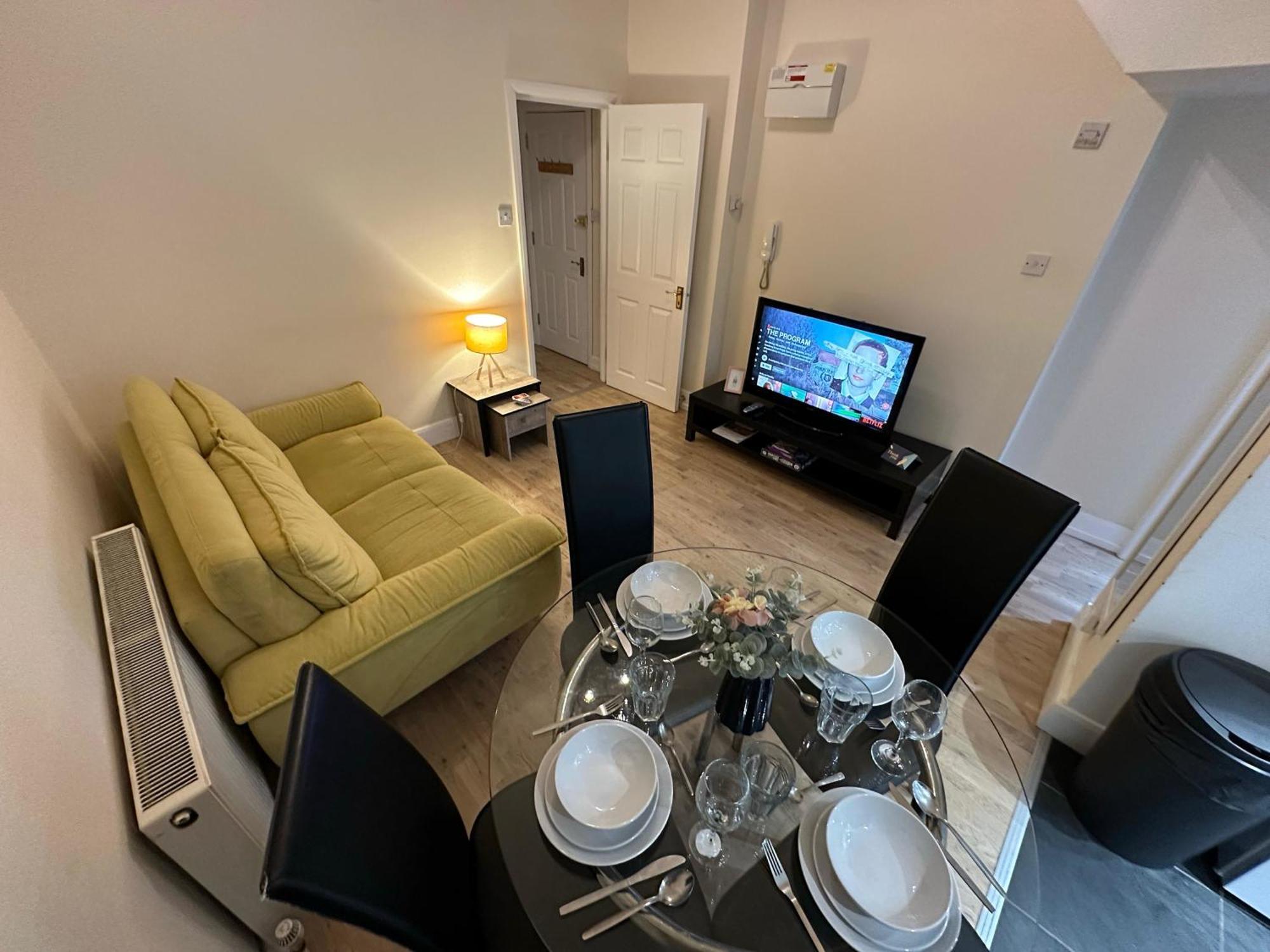 1-Bedroom Flat With Small Garden & Paid Parking In Finsbury Park, Highbury London Exterior photo