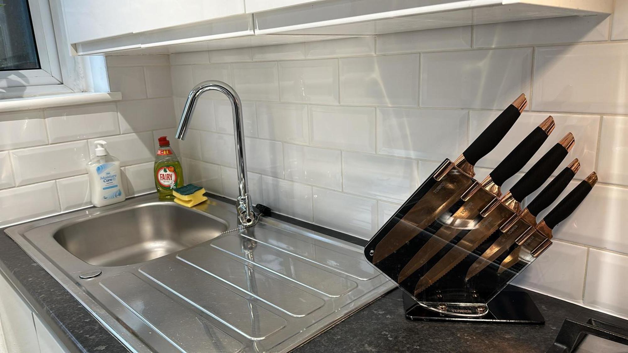 1-Bedroom Flat With Small Garden & Paid Parking In Finsbury Park, Highbury London Exterior photo